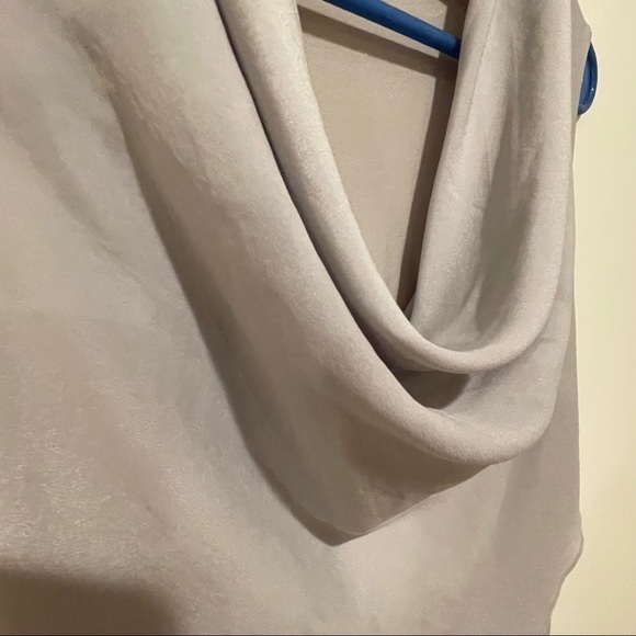 𝅺THE Limited asymmetrical sleeveless top - Picture 3 of 8